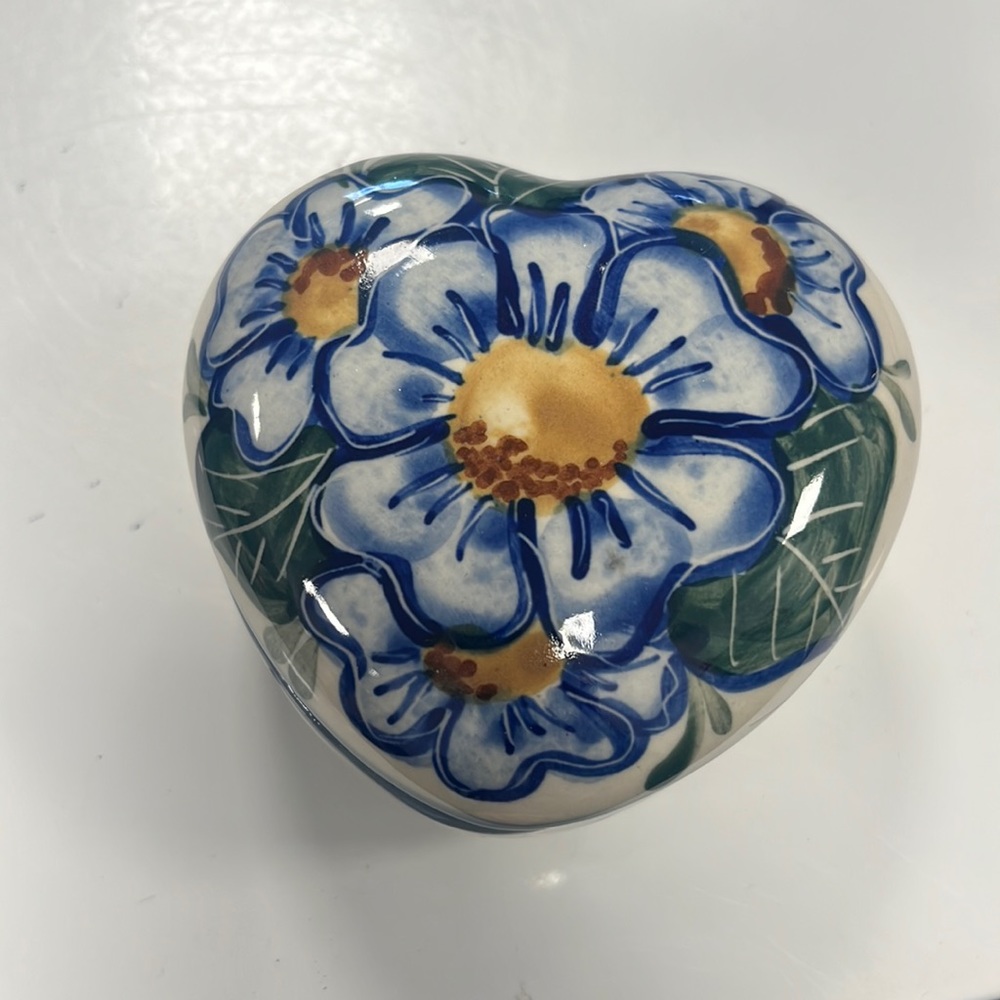 Vintage UNIKAT Handmade in Poland Heart-Shaped Floral
TRINKET BOX